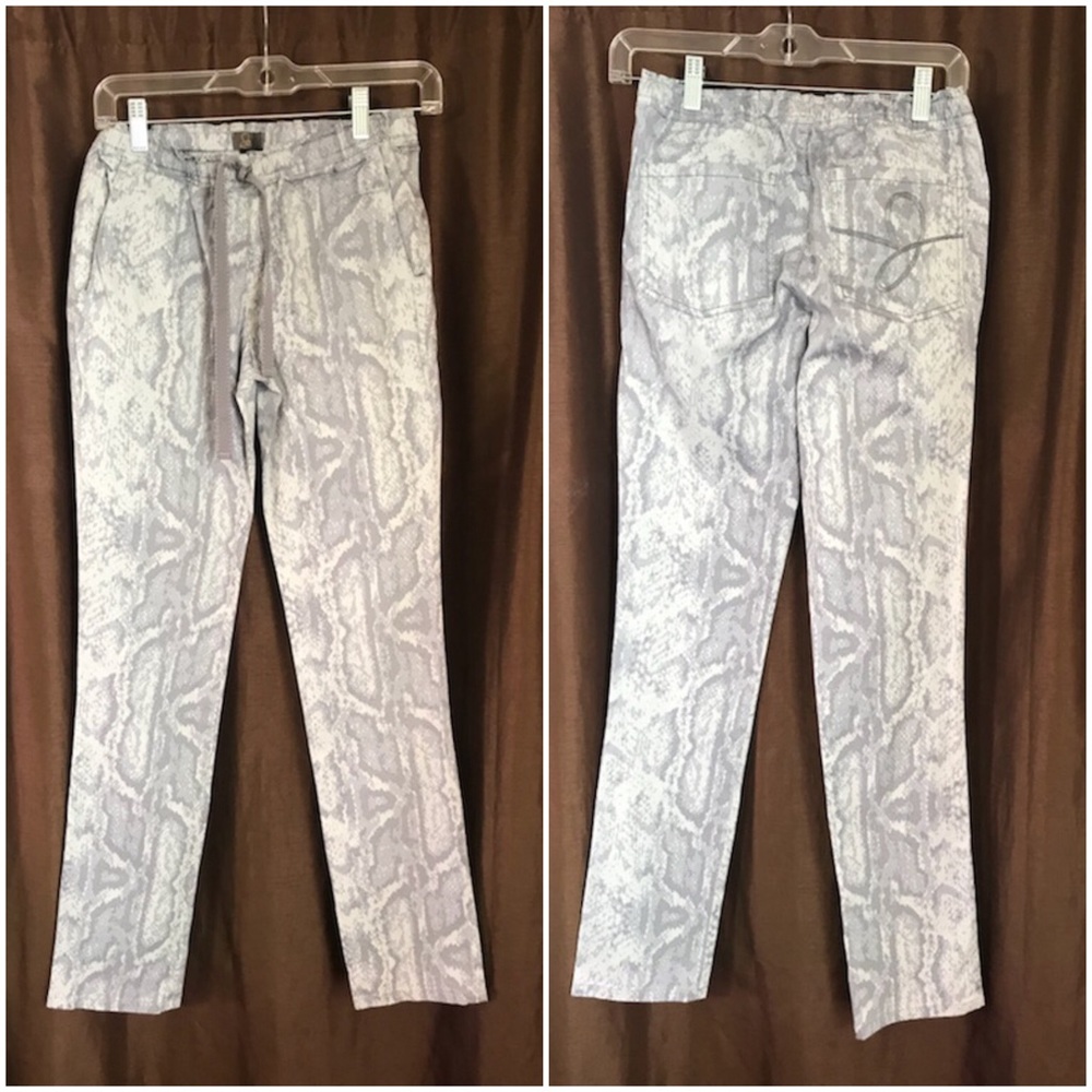JAANUU Snake Skin scrub pants